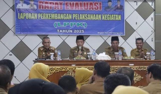 Sekda Fajarman pimpin rapat evaluasi LPPK 2025. (Foto : ist)