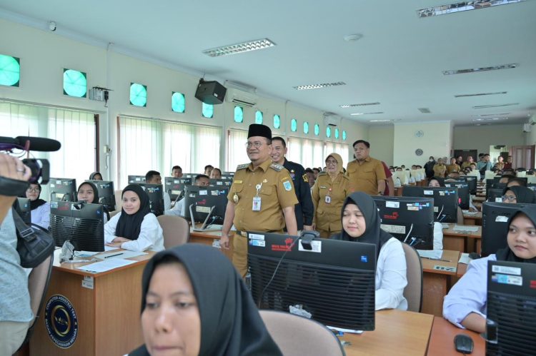 Wali Kota Maulana Tinjau Langsung Pelaksanaan Ujian SKT PPPK Gelombang II di UPT BKN Jambi. (Foto : ist)