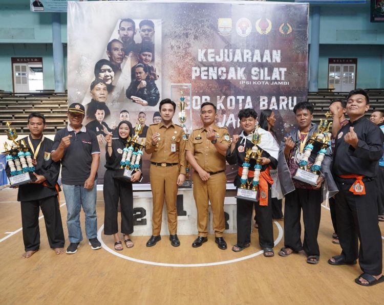 Kejuaraan Pencak Silat Wali Kota Jambi Cup 2025 Resmi Ditutup, Wawako Diza sebut sebagai Ajang Prestasi dan Pelestarian Budaya. (Foto : ist)