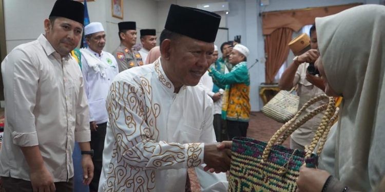 Bupati dan Wakil Bupati lepas keberangkatan CJH Merangin. (Foto : ist)
