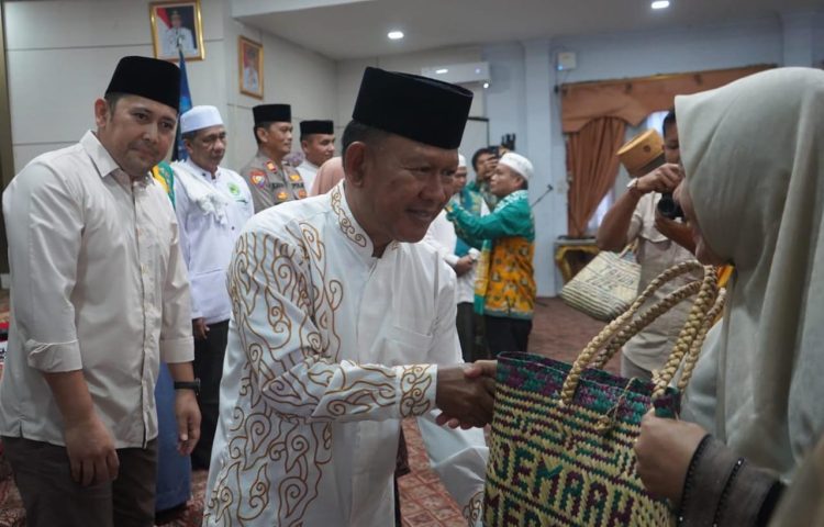 Bupati dan Wakil Bupati lepas keberangkatan CJH Merangin. (Foto : ist)