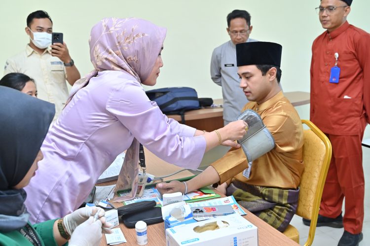 Pemkot Jambi dan Universitas Adiwangsa Gelar Pemeriksaan Kesehatan Gratis, Wujud Nyata Komitmen 100 Hari Kerja. (Foto : ist)