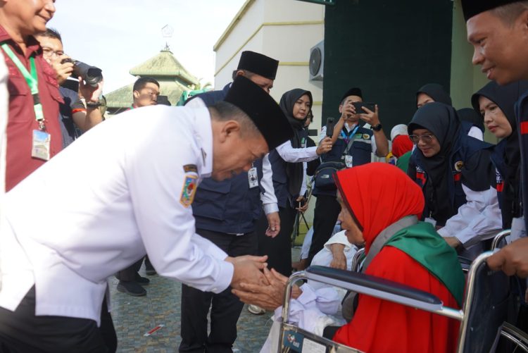 Lepas Kloter 16, Gubernur Al Haris: Pemprov Kucurkan Dana 32 Milyar untuk Haji Domestik. (Foto : ist)