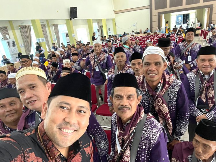 CJH Merangin sampaikan terima kasih kepada Bupati yang telah bekali dengan rendang. (Foto : ist)