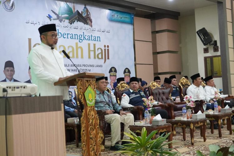 Sekda Sudirman Lepas JCH Kloter 18 Asal Kerinci dan Merangin. (Foto : ist)