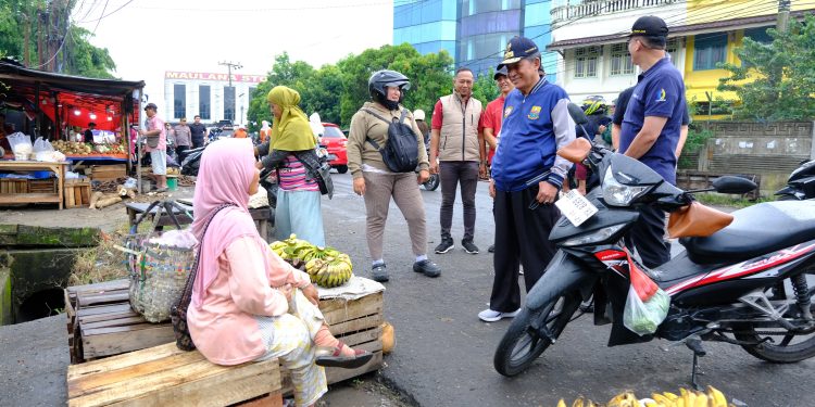 Wagub Sani Optimis Program Karya Bakti Gerakan Jum’at Bersih Tingkatkan Kepedulian Masyarakat. (Foto : ist)