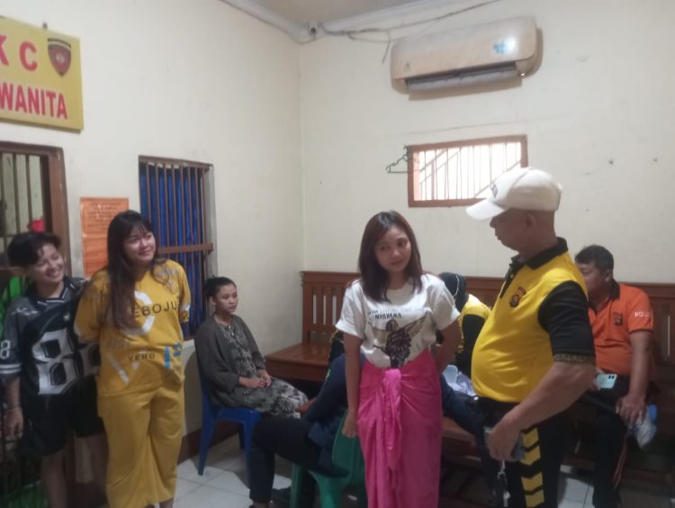 Tahanan di Polresta Jambi dicek kesehatan secara rutin. (Foto : ist)