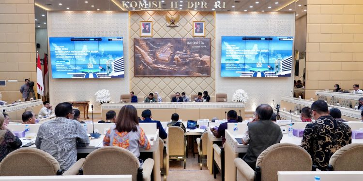 Tindak Lanjut Evaluasi Triwulan I, Komisi II DPR RI Adakan Rapat Kerja dengan Kanwil BPN Provinsi Se-Indonesia. (Foto : ist)