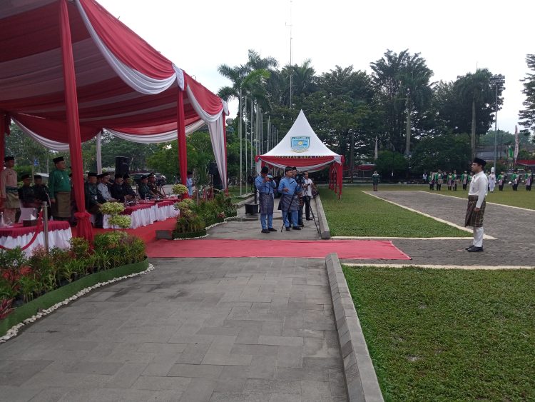 Wawako Jambi Diza Hazra Aljosha tampil sebagai komandan upacara HUT ke-79 Pemkot Jambi. (Foto : Rolan - sinarjambi.com)