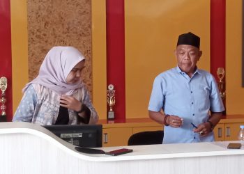 Nurhadi dan Deby saat jumpa pers. (Foto : Rolan - sinarjambi.com)
