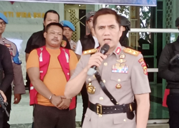 Kapolda Jambi saat rilis kasus pembunuhan polisi. (Foto : Rolan - sinarjambi.com)