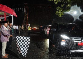 Wabup Khafid lepas pawai malam takbiran Idul Adha. (Foto : ist)