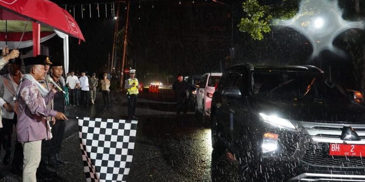 Wabup Khafid lepas pawai malam takbiran Idul Adha. (Foto : ist)