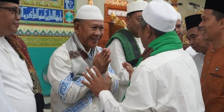 Wabup Khafid Shalat Idul Adha 1446 H di Mesjid Baitul Makmur. (Foto : ist)