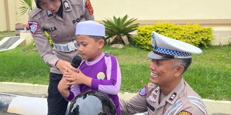 Satlantas Polresta Jambi kenalkan tertib berlalulintas sejak usia dini. (Foto : ist)