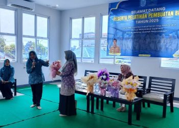 Dinas Kearsipan dan Perpustakaan Daerah Merangin Gelar Pelatihan Pembuatan Buket. (Foto : ist)