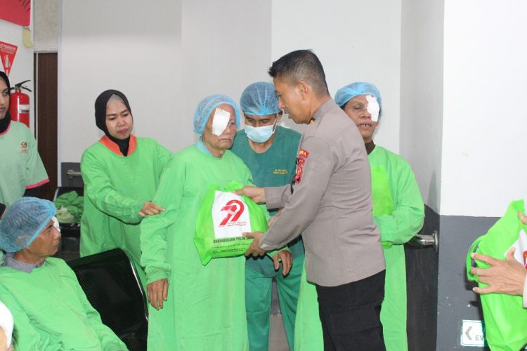 Aksi sosial dalam rangka HUT ke-79 Bhayangkara. (Foto : ist)