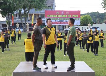 Sinergi TNI-Polri senam bersama di Polresta Jambi. (Foto : ist)