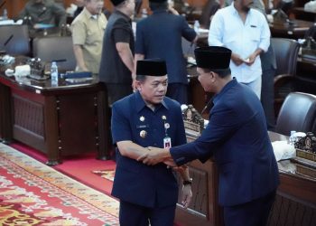 Gubernur Jambi Al Haris saat di DPRD Provinsi Jambi. (Foto : ist)