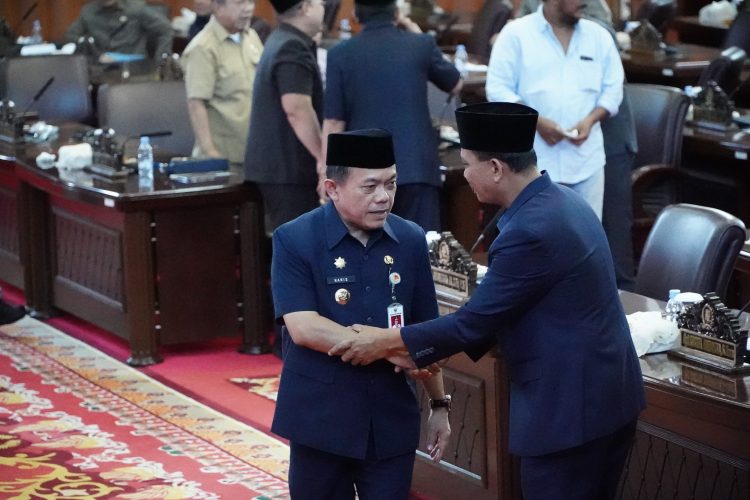 Gubernur Jambi Al Haris saat di DPRD Provinsi Jambi. (Foto : ist)