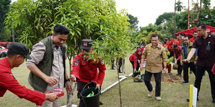 Gubernur Al Haris Dampingi Wamen Sulaiman Kunjungi PT. WKS dan Manggala Agni. (Foto : ist)