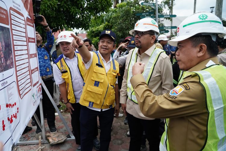 Al Haris dampingi Wakil KSP tinjau rencana pembangunan sekolah rakyat. (Foto : ist)