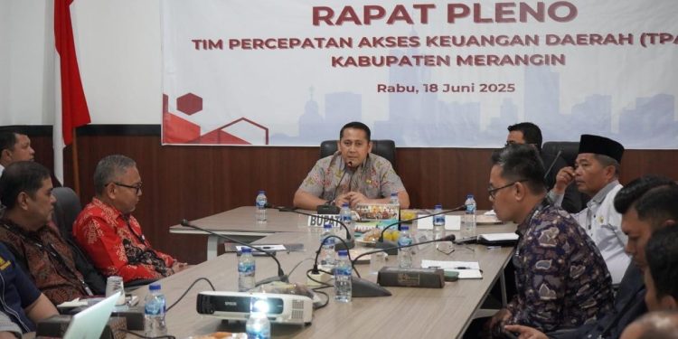 Bupati Syukur Buka Rapat Pleno TPAKD Merangin. (Foto : ist)
