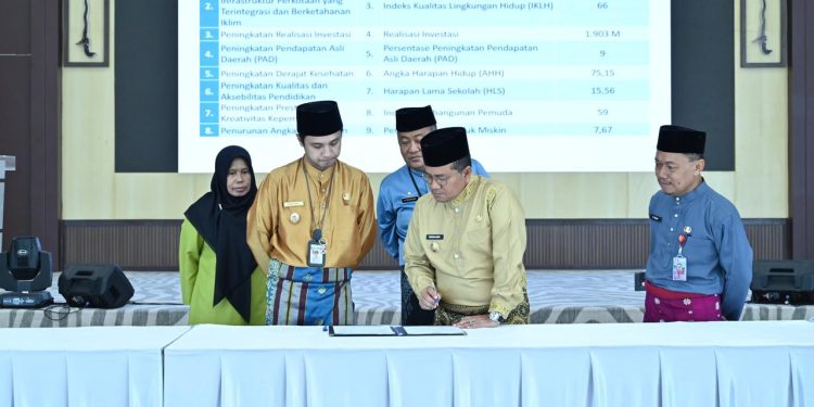 Saksikan Penandatanganan Perjanjian Kinerja Perubahan 2025, Wali Kota Jambi Tegaskan Komitmen Kinerja OPD. (Foto : ist)