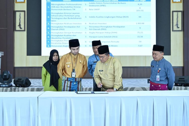 Saksikan Penandatanganan Perjanjian Kinerja Perubahan 2025, Wali Kota Jambi Tegaskan Komitmen Kinerja OPD. (Foto : ist)