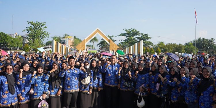 Bupati Syukur Lantik 1.321 Pejabat Fungsional. (Foto : ist)