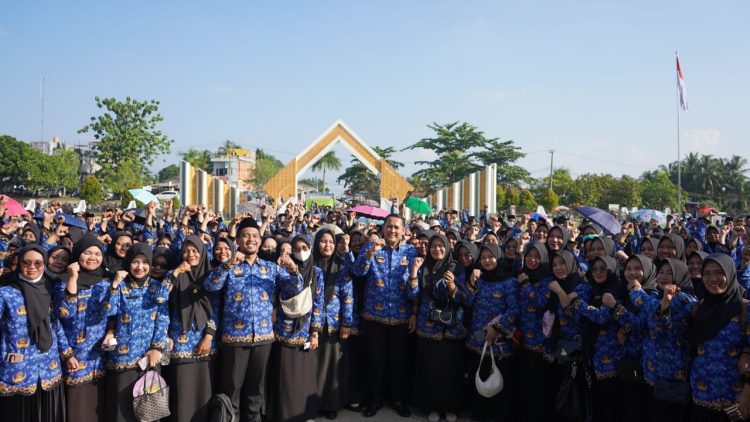 Bupati Syukur Lantik 1.321 Pejabat Fungsional. (Foto : ist)