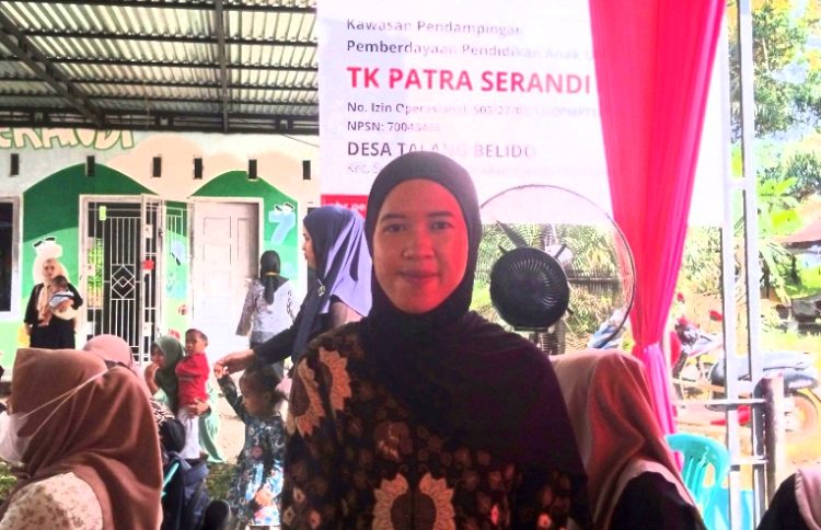 Yeyen Parwati Spd selaku kepala sekolah TK Patra Serandi. (Foto : Rolan - sinrjambi.com)