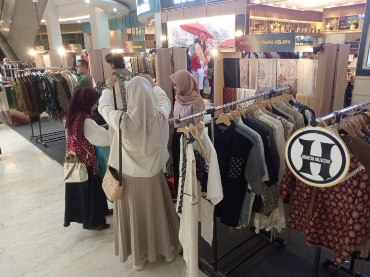 Bazar wastra di Lampung City Mall. (Foto : Rolan - sinarjambi.com)