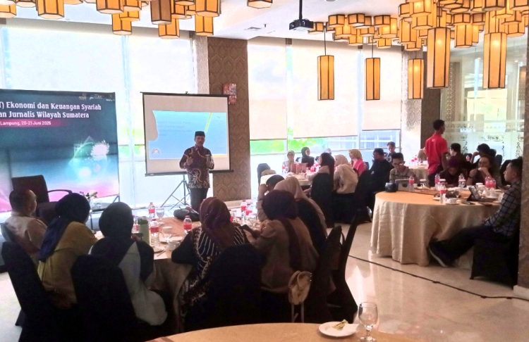 Penyampaian materi oleh Wakil Ketua Bidang Pendistribusian Baznas Lampung, Iskandar Zulkarnain. (Foto : Rolan - sinarjambi.com)