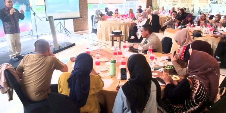 Ruli Farulian saat menutup ToT Ekonomi dan Keuangan Syariah bagi jurnalis dan konten kreator. (Foto : Rolan - sinarjambi.com)