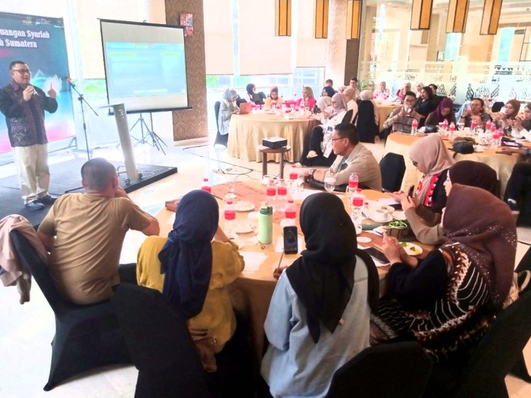 Ruli Farulian saat menutup ToT Ekonomi dan Keuangan Syariah bagi jurnalis dan konten kreator. (Foto : Rolan - sinarjambi.com)