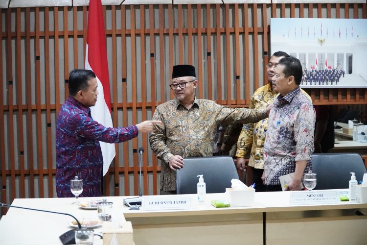 Gubernur Jambi bersama Menteri Pendidikan Dasar dan Menengah. (Foto : ist)