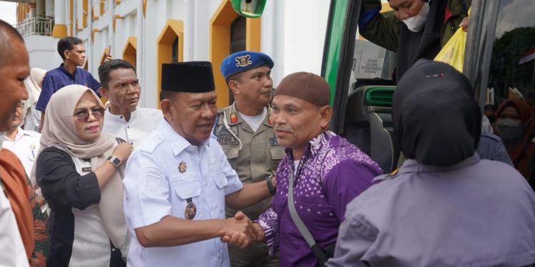 Wabup Merangin sambut kedatangan jemaah haji. (Foto : ist)