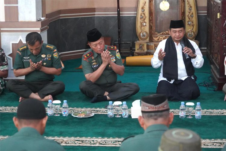 Danrem Gapu (tengah) saat peringatan tahun baru Islam. (Foto : ist)