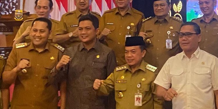 Bupati Syukur usai rakor bersama Kepala Kantor Kepresidenan (KSP). (Foto : ist)