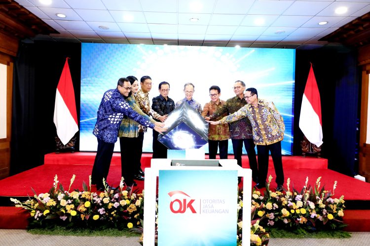 Transformasi Penguatan Keuangan Syariah, OJK Kukuhkan Komite Pengembangan Keuangan Syariah. (Foto : ist)