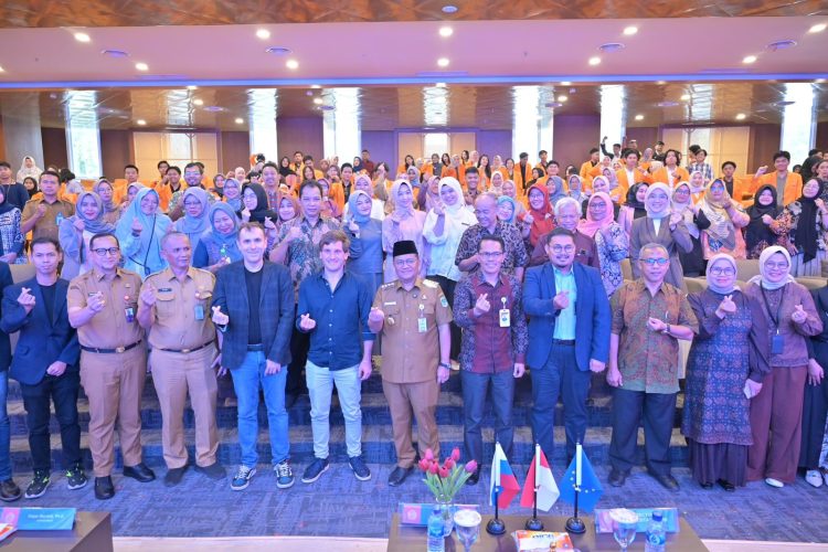 Forum Internasional di UNJA Hadirkan Wali Kota Maulana dan Wamen Bima Arya, Bahas Kebijakan Tata Kelola Data. (Foto : ist)