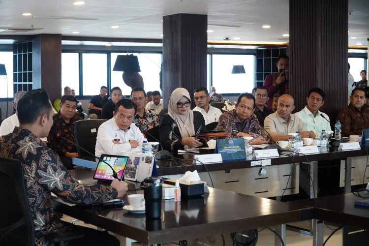 Gubernur Jambi Al Haris bersama Bupati dan Wali Kota Audiensi dengan Kemenko Bidang Infrastruktur dan Pembangunan Kewilayahan. (Foto : ist)
