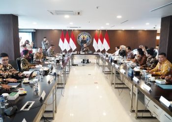 Wawako Diza sampaikan usulan prioritas infrastruktur kota Jambi ke Menko AHY. (Foto : ist)