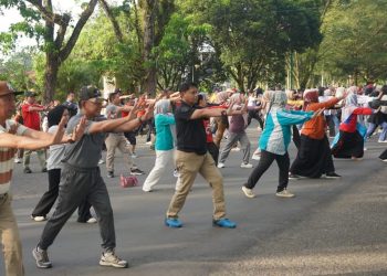 Ribuan Pegawai Pemkab Merangin Ikuti Senam Jumat Sehat. (Foto : ist)