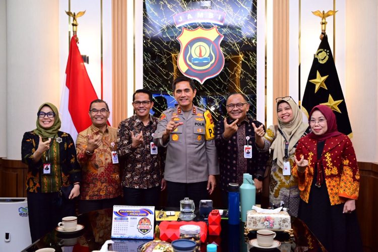 Rombongan Rektor Unja silaturahmi ke Kapolda Jambi. (Foto : ist)