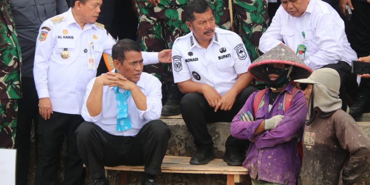 Gubernur Jambi dampingi Mentan RI Kunker ke Kerinci. (Foto : ist)
