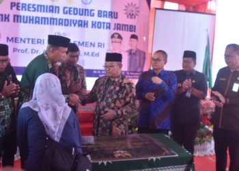 Wali Kota Maulana dampingi Mendikdasmen. (Foto : ist)