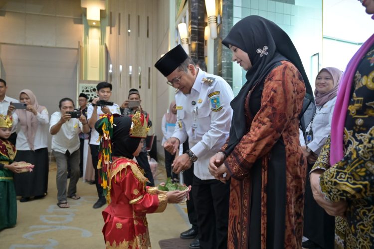 Lewat 'Gerakan Sapa Bahagia Anak Usia Dini', Maulana Dorong Peran Orang Tua Sukseskan Wajib Belajar 13 Tahun Mulai dari PAUD. (Foto : ist)