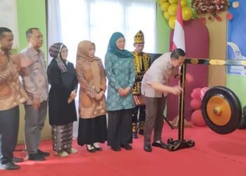 Lagi, Bupati Syukur Bersama Istri Lauching Sekolah Lansia. (Foto : ist)